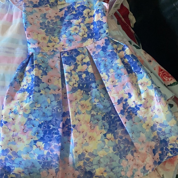 Ropa - Picture 2 of 6